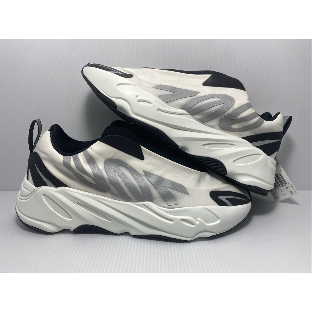 Brand New Adidas White Black Analog Reflective Yeezy 700 MNVN IG4798 Size 9.5